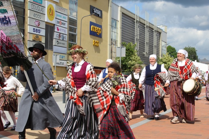 Folkloras kopa "Āravieši" 
